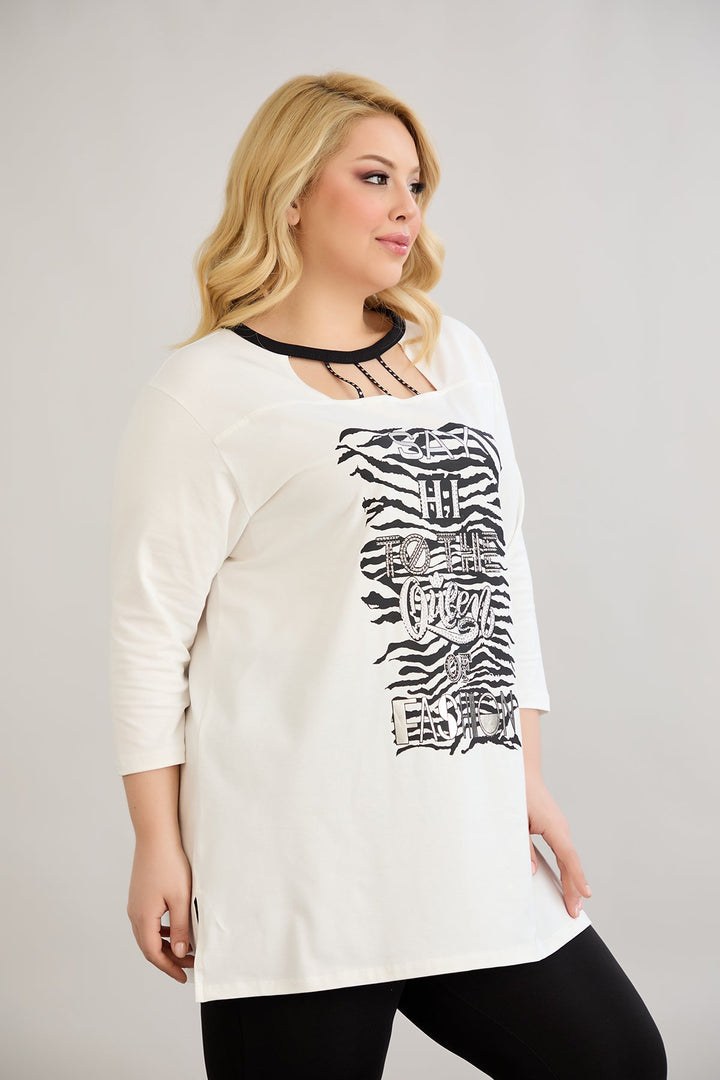 Pamuk tunika s atraktivnim dekolteom ukrašenim kamenčićima.