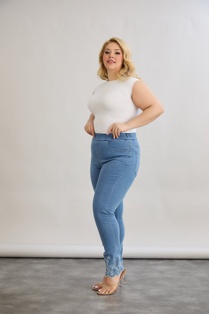 Traperice s elastičnim pojasom i cvjetnim vezom