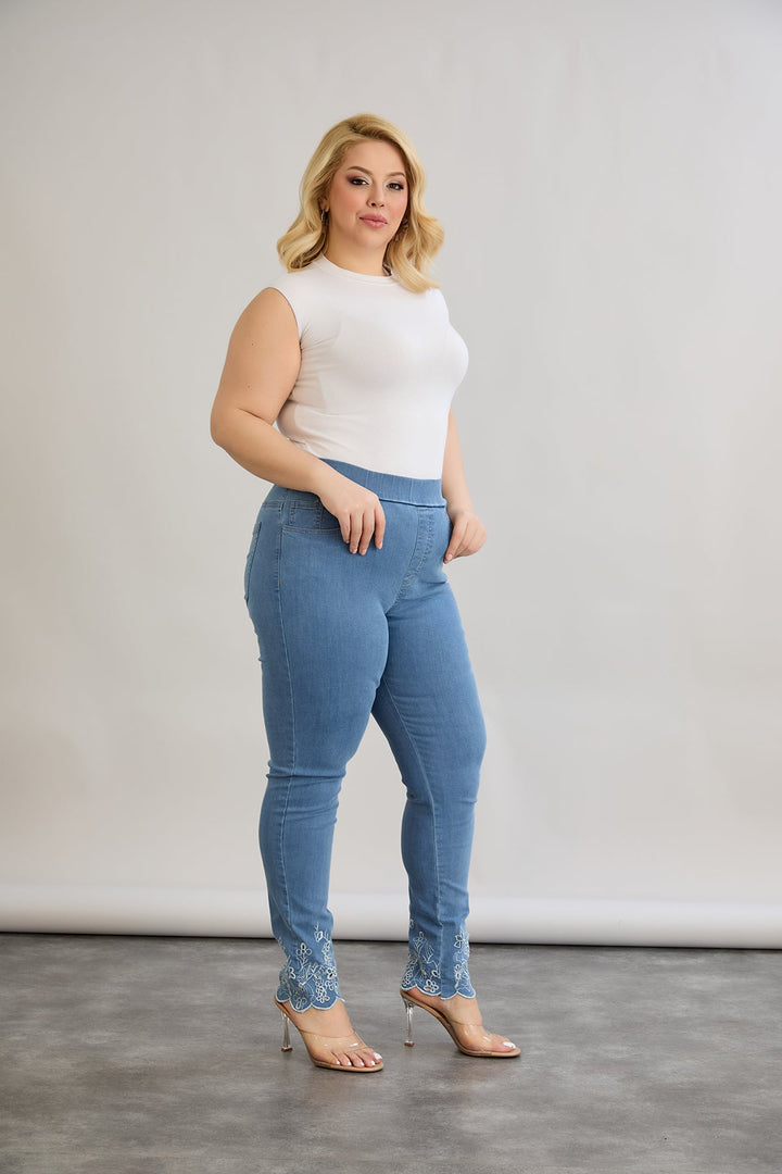 Traperice s elastičnim pojasom i cvjetnim vezom