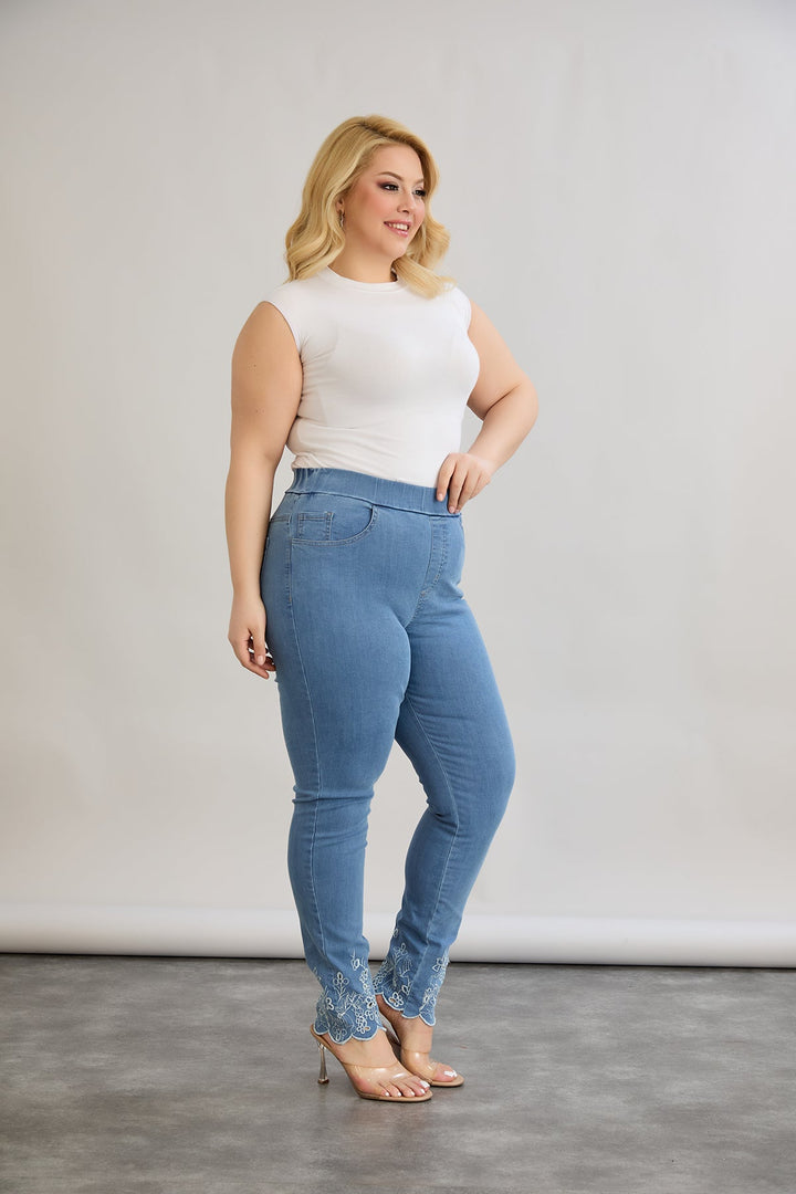 Traperice s elastičnim pojasom i cvjetnim vezom