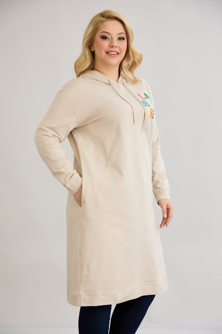 Pamučna tunika-haljina s natpisom "Kasno, ali najbolje odjevena" - Ecru