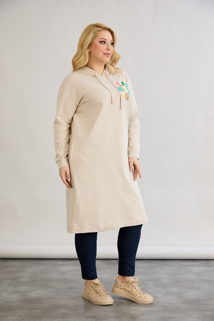 Pamučna tunika-haljina s natpisom "Kasno, ali najbolje odjevena" - Ecru