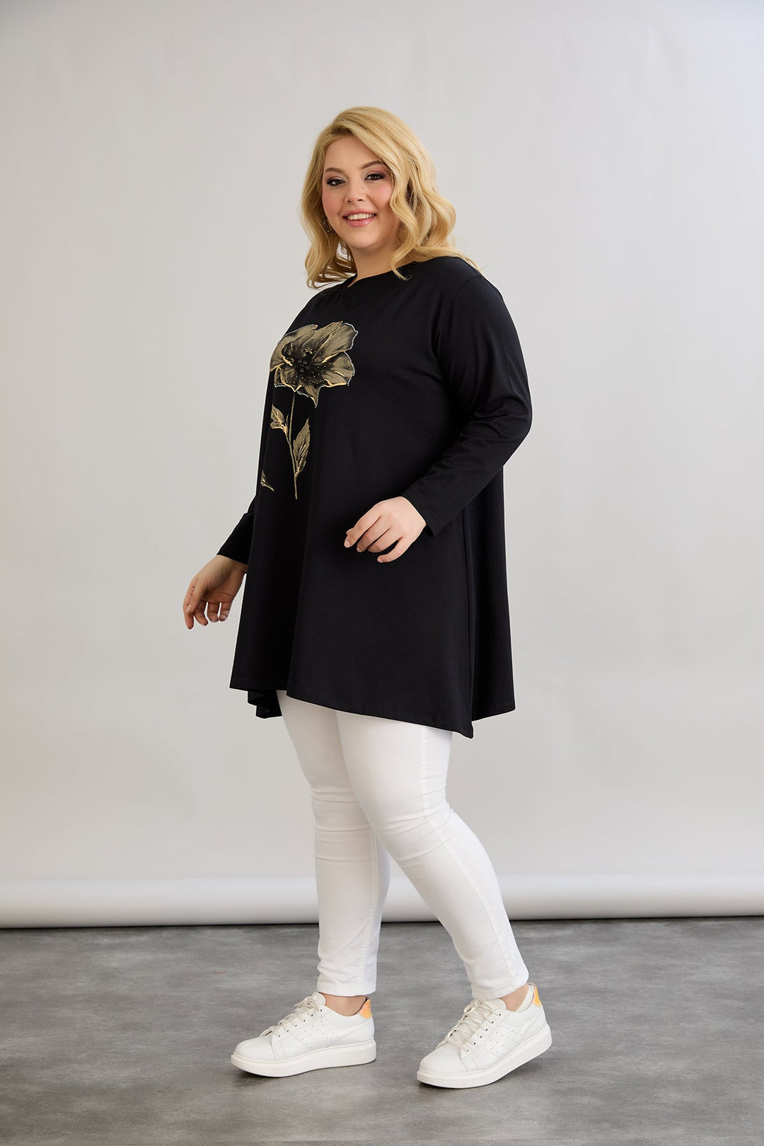 Tunika A-linije s cvjetnim uzorkom i kamenčićima - Crna