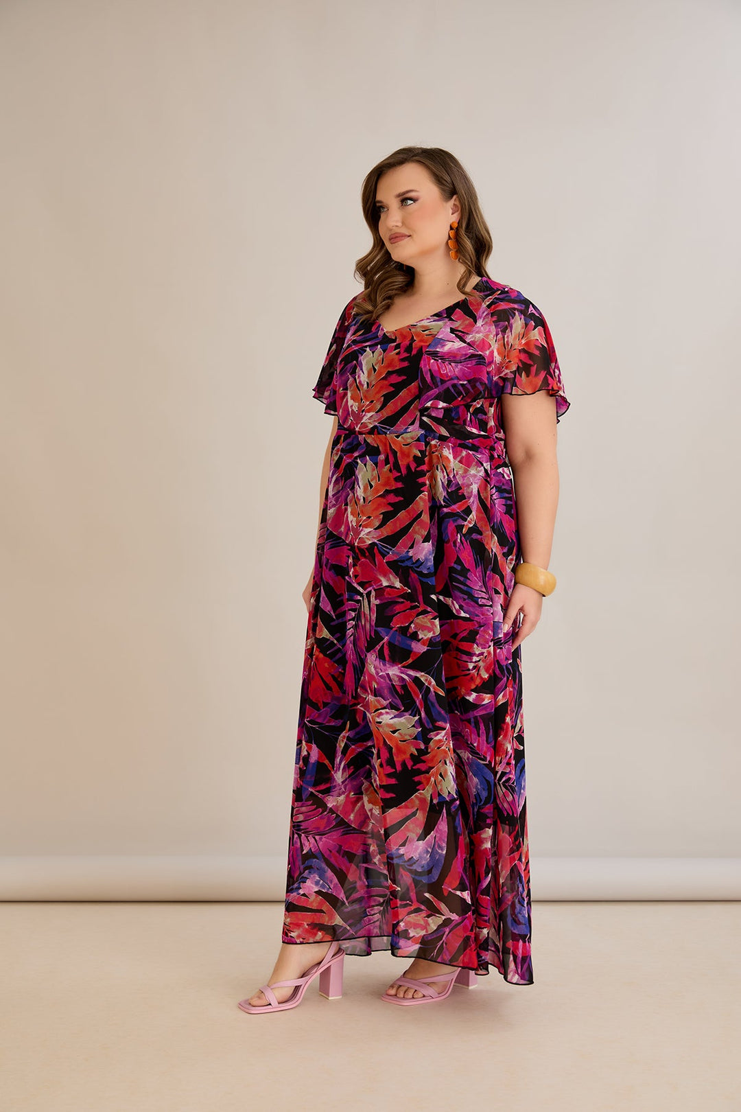 Lagana duga haljina s elastičnom podstavom i jarkim bojama