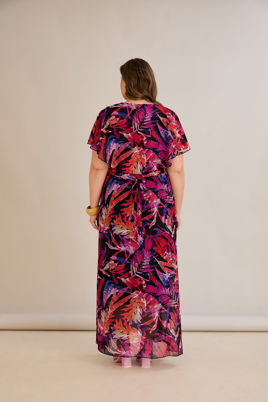 Lagana duga haljina s elastičnom podstavom i jarkim bojama