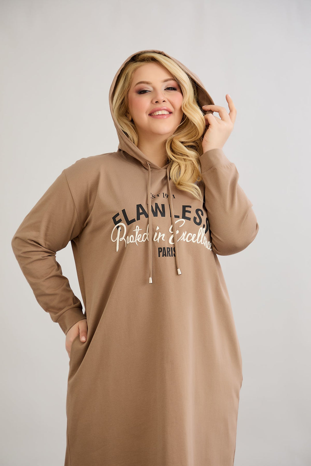 Pamučna tunika-haljina s natpisom Paris - moka