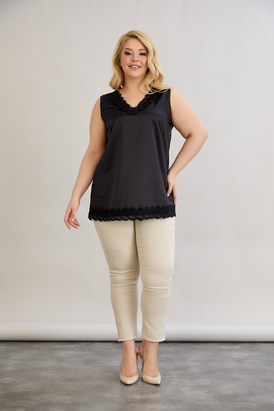 Satenasti luksuzni top s čipkom - Crna