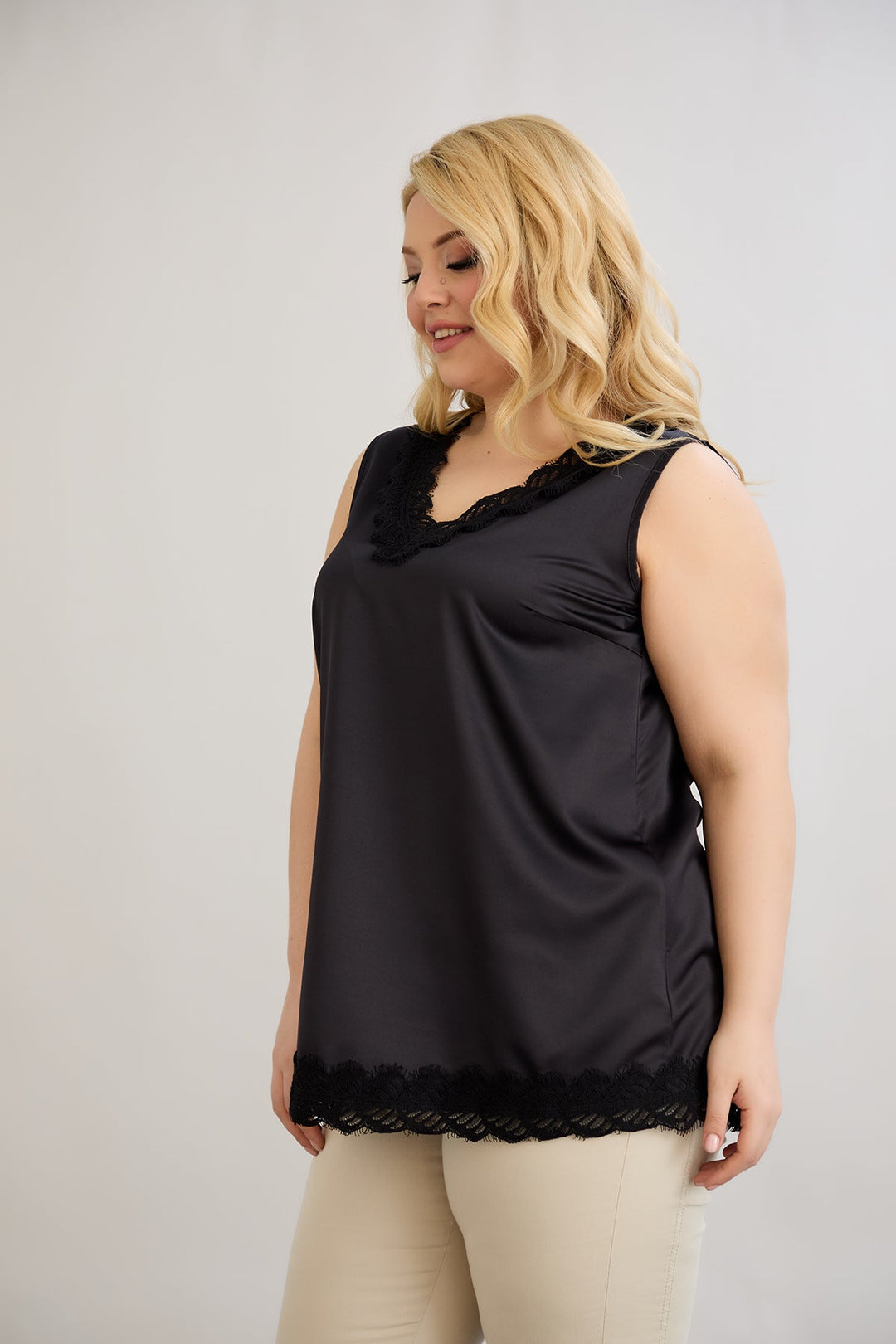 Satenasti luksuzni top s čipkom - Crna