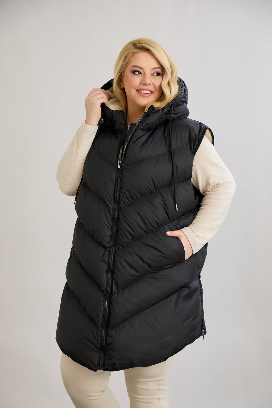 Topli oversize zimski prsluk s podstavom od karakula velikih veličina - Crna