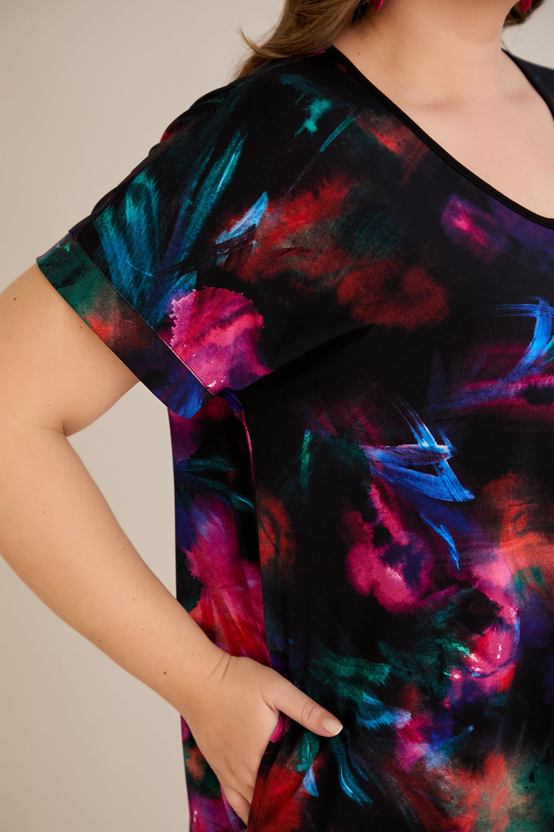 Haljina s vezanjem na leđima u šarenom uzorku