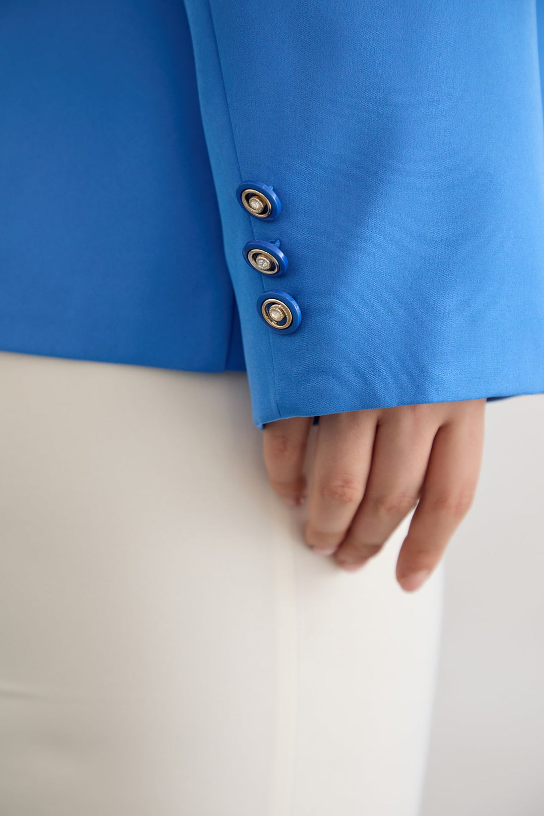 Elegantan i moderan sako s podstavom velikih veličina. - Plava