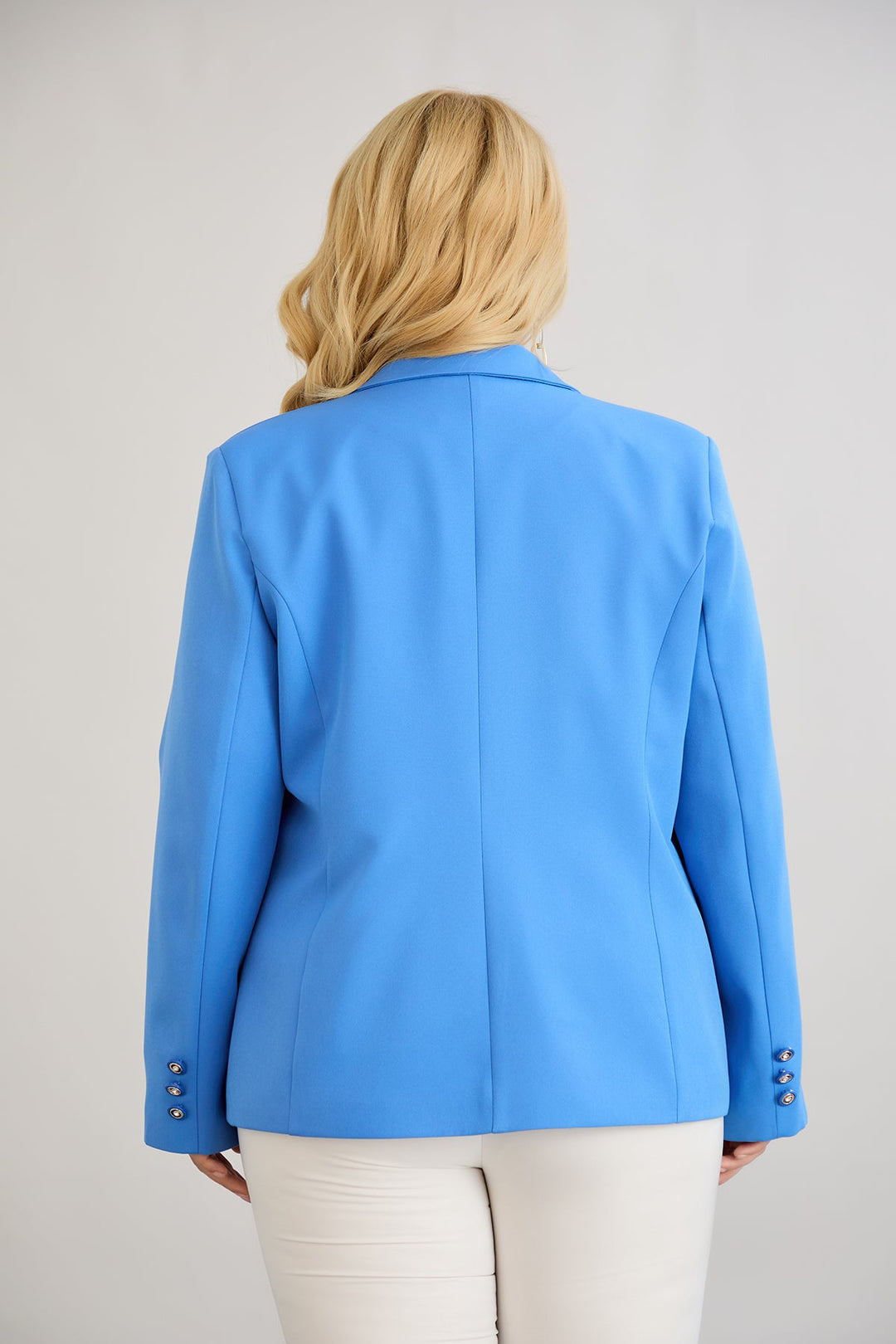 Elegantan i moderan sako s podstavom velikih veličina. - Plava