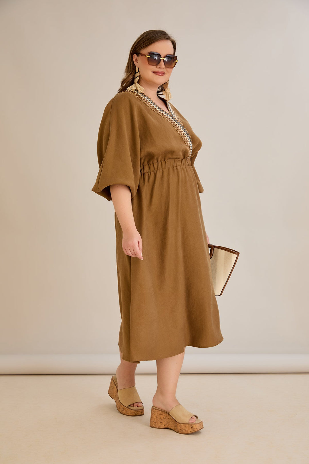 Tencel haljina s ukrasnim dekolteom i elastičnim strukom - Kave - 10964