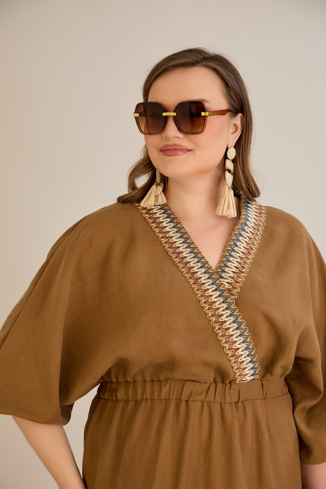 Tencel haljina s ukrasnim dekolteom i elastičnim strukom - Kave - 10964