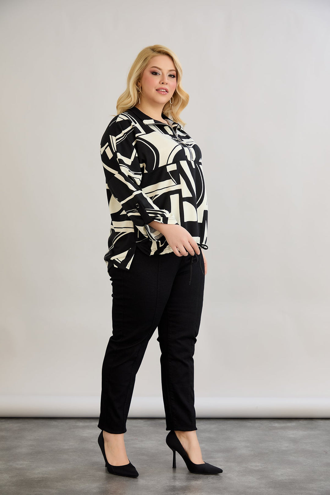 Džemper s vezanjem sprijeda