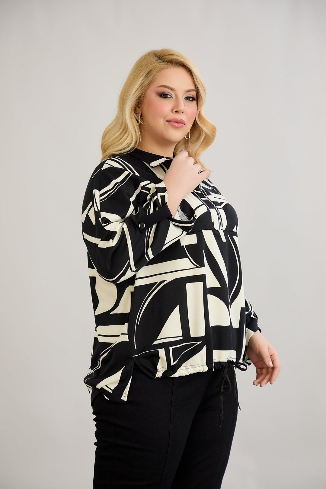 Džemper s vezanjem sprijeda