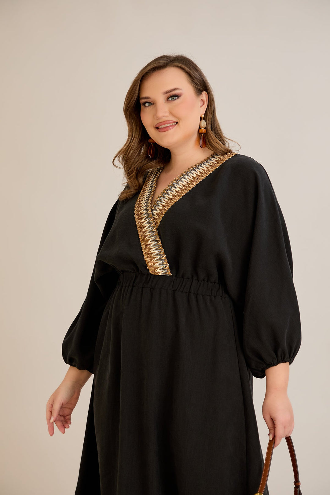 Tencel haljina s ukrasnim dekolteom i elastičnim strukom - Crna - 10964