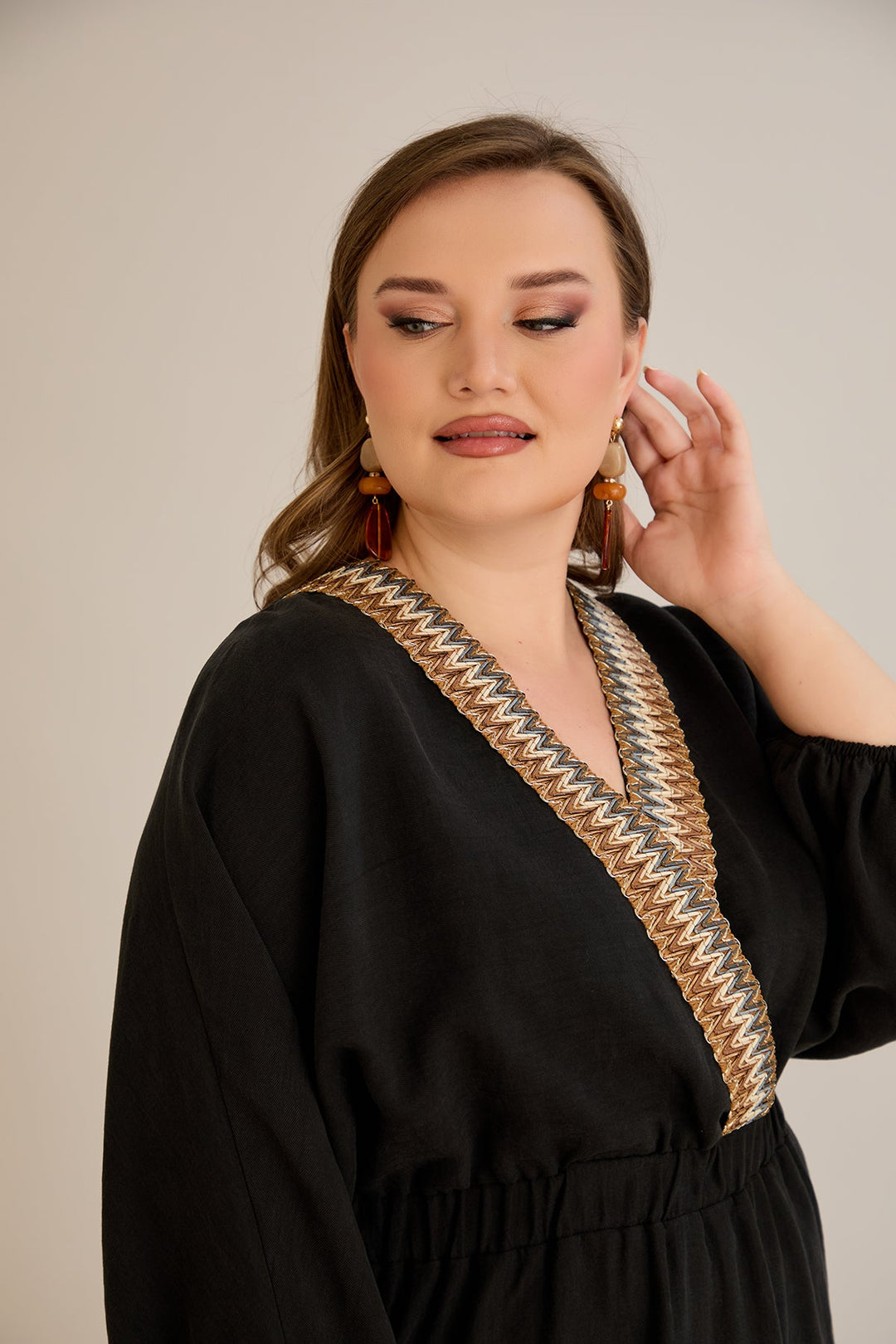 Tencel haljina s ukrasnim dekolteom i elastičnim strukom - Crna - 10964