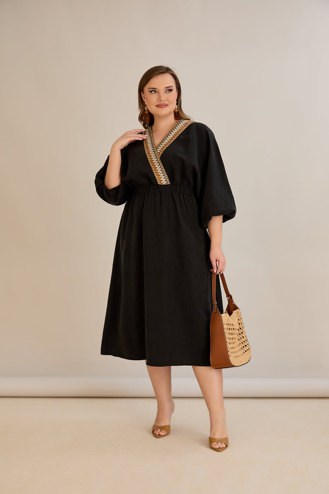 Tencel haljina s ukrasnim dekolteom i elastičnim strukom - Crna - 10964