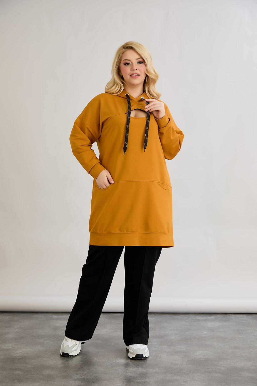 Dugo hulahop s otvorom na dekolteu - gorušica