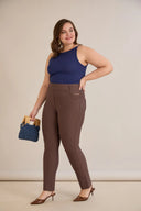 Hlače s efektom oblikovanja u vizon boji