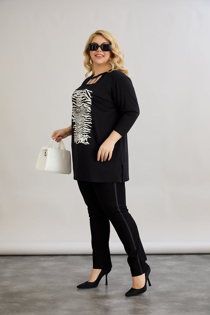Pametna tunika s atraktivnim dekolteom i ukrasnim kamenčićima - Crna