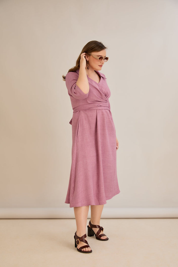 Elegantna haljina s atraktivnim dizajnom - plisirana od ruža.