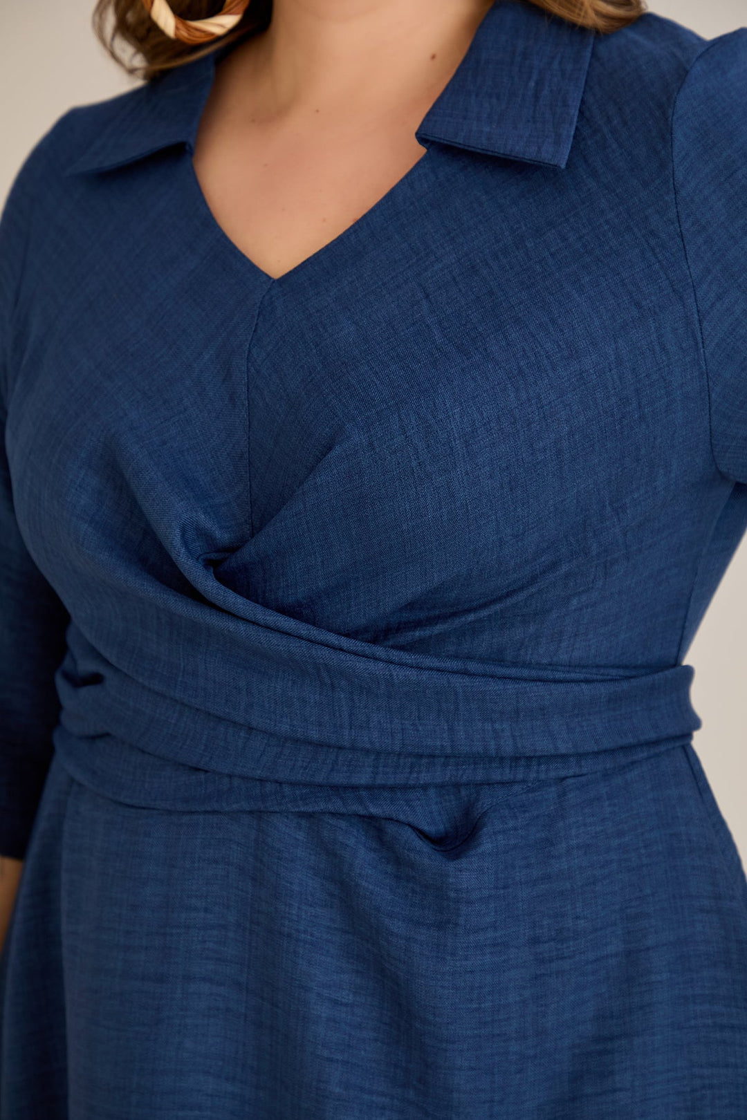 Elegantna haljina s atraktivnim dizajnom - Plava