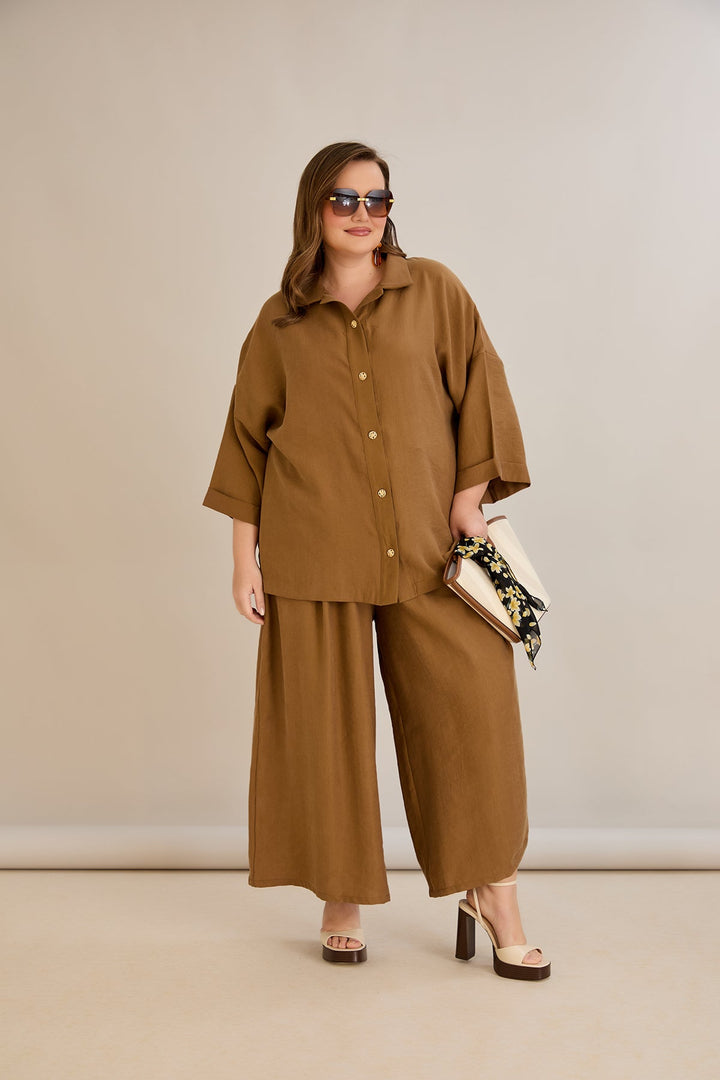 Ljetni set crne boje u velikim veličinama, sastavljen od 2 dijela: hlače + košulja.