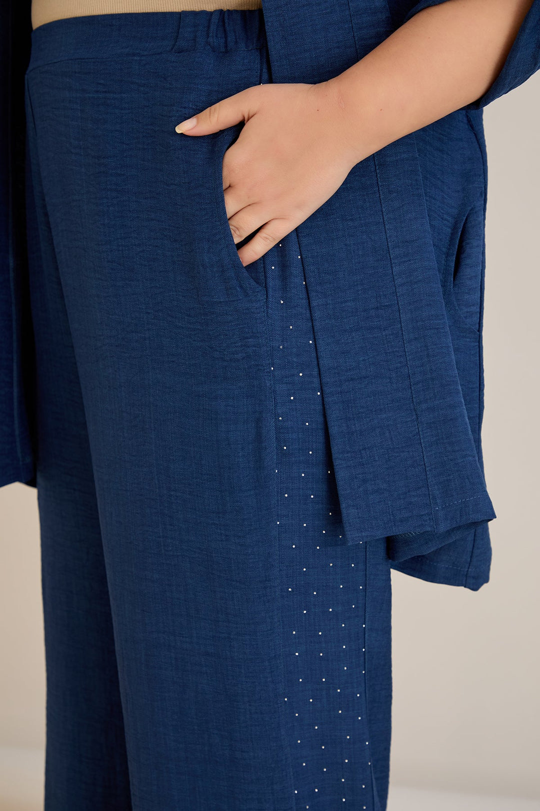 Elegantni plavi set s ukrasnim kamenčićima - Tamnoplava