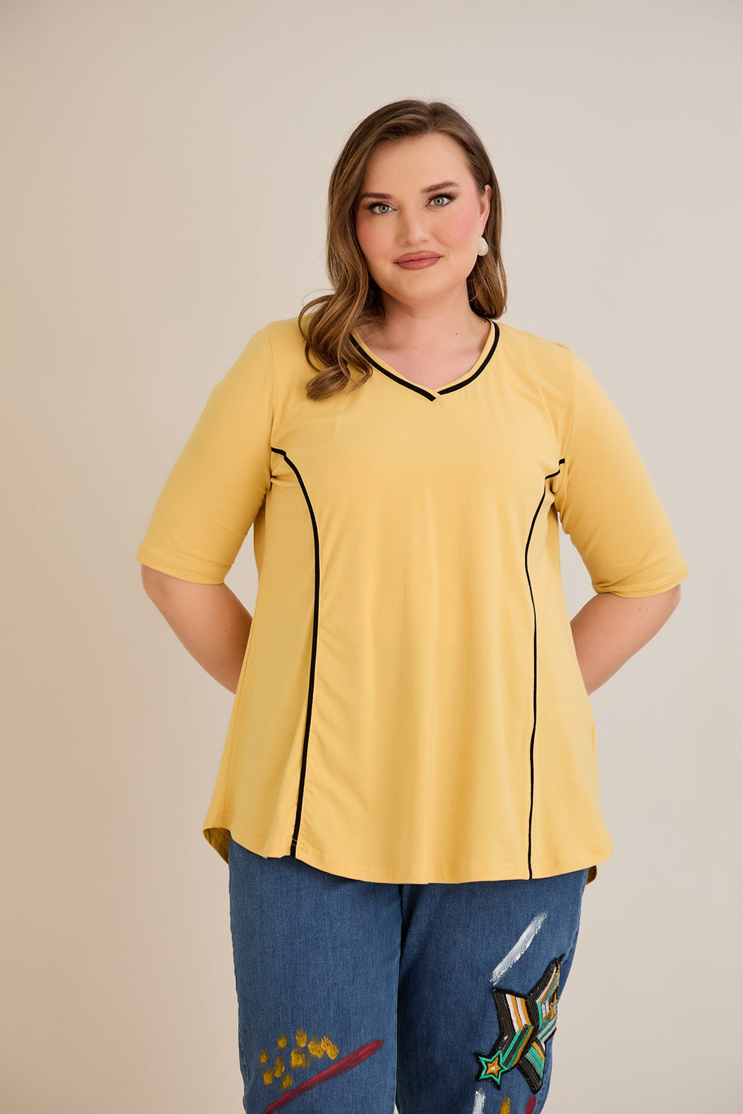 Pamučna bluza A-kroja s kontrastnim detaljima i kratkim rukavima – oker