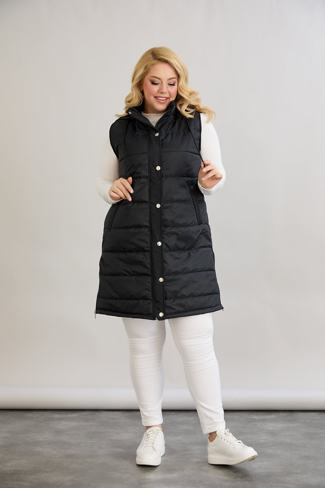 Lagani prsluk s uklonjivom kapuljačom - Crna