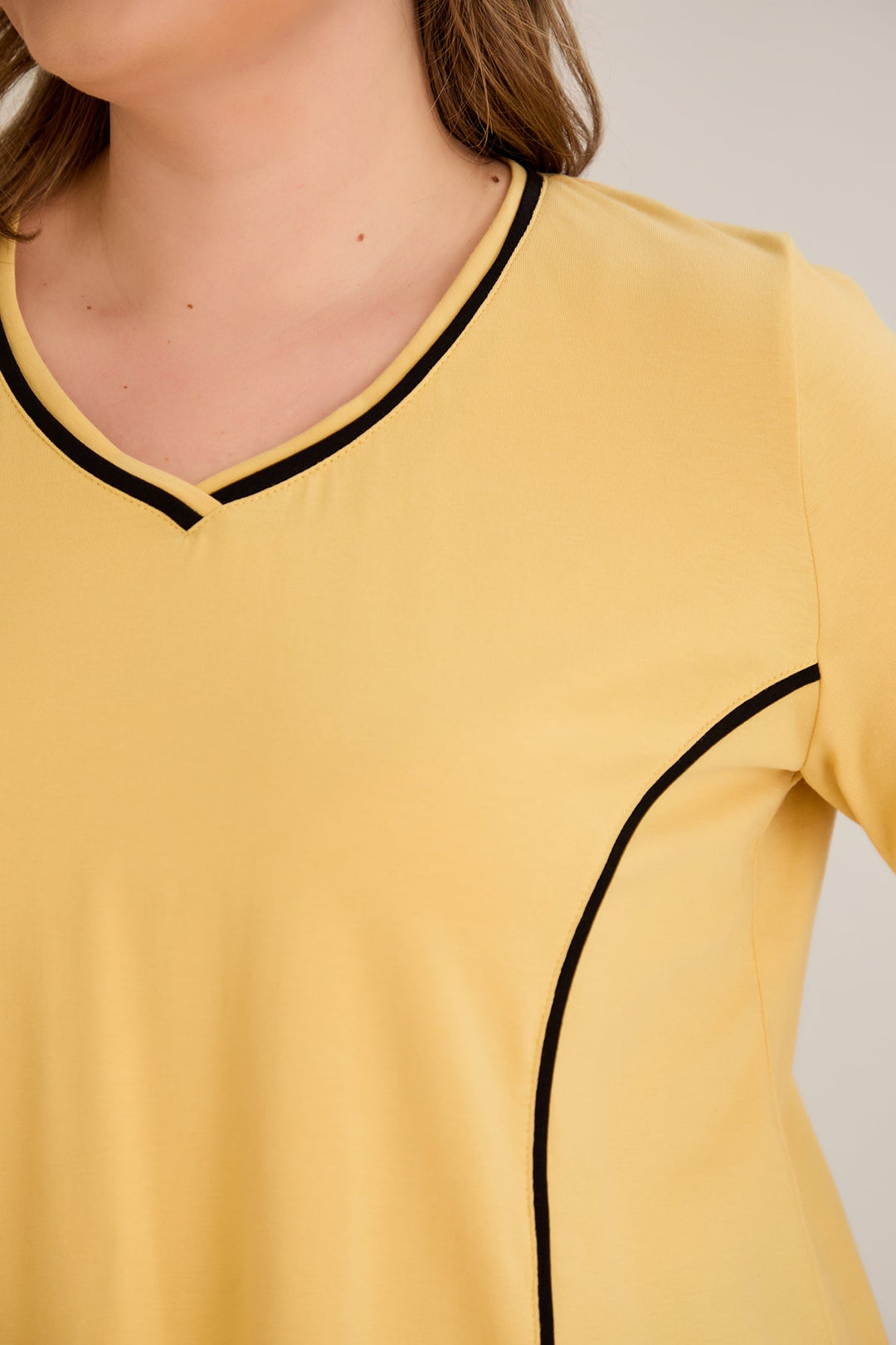 Pamučna bluza A-kroja s kontrastnim detaljima i kratkim rukavima – oker