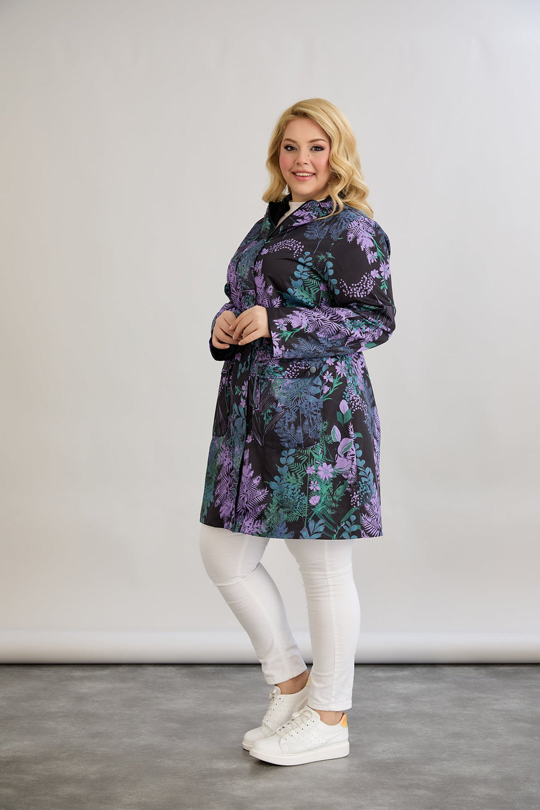 Proljetni dugi kaput s podstavom i kapuljačom