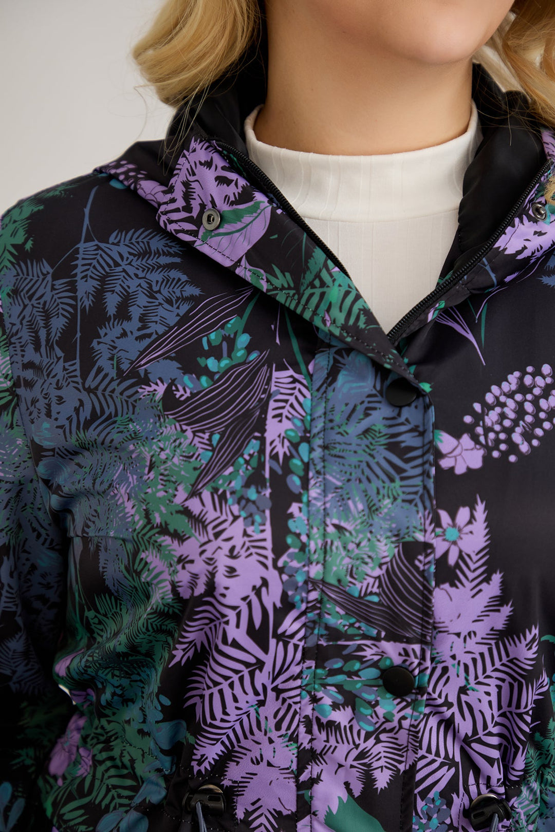 Proljetni dugi kaput s podstavom i kapuljačom