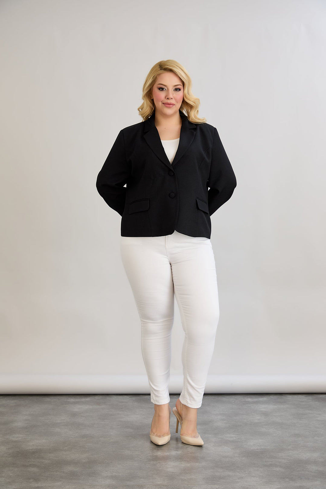 Kratak pamučni sako modernog kroja Veći brojevi - Crna