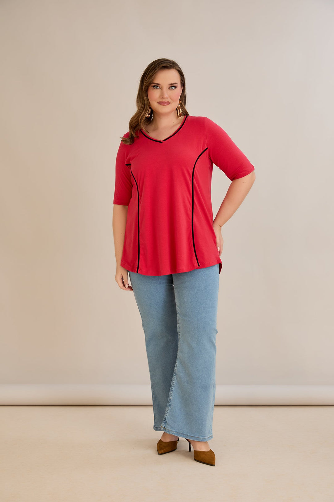 Pamučna bluza A-kroja s kontrastnim detaljima i kratkim rukavima –
 koraljna.
