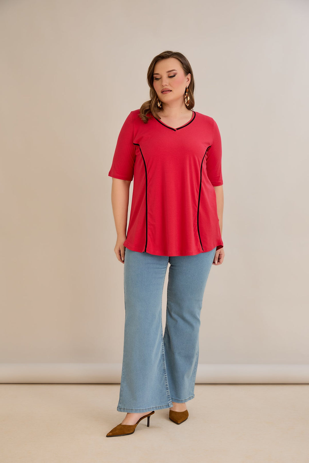 Pamučna bluza A-kroja s kontrastnim detaljima i kratkim rukavima –
 koraljna.