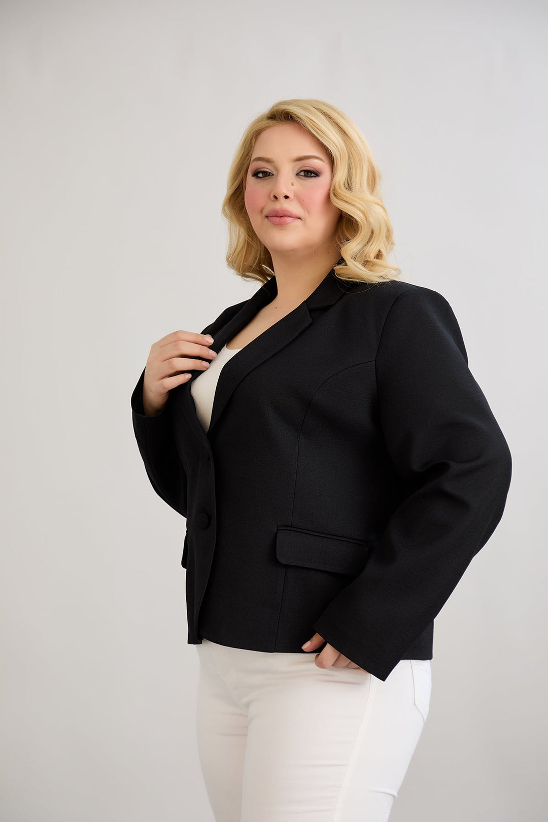 Kratak pamučni sako modernog kroja Veći brojevi - Crna