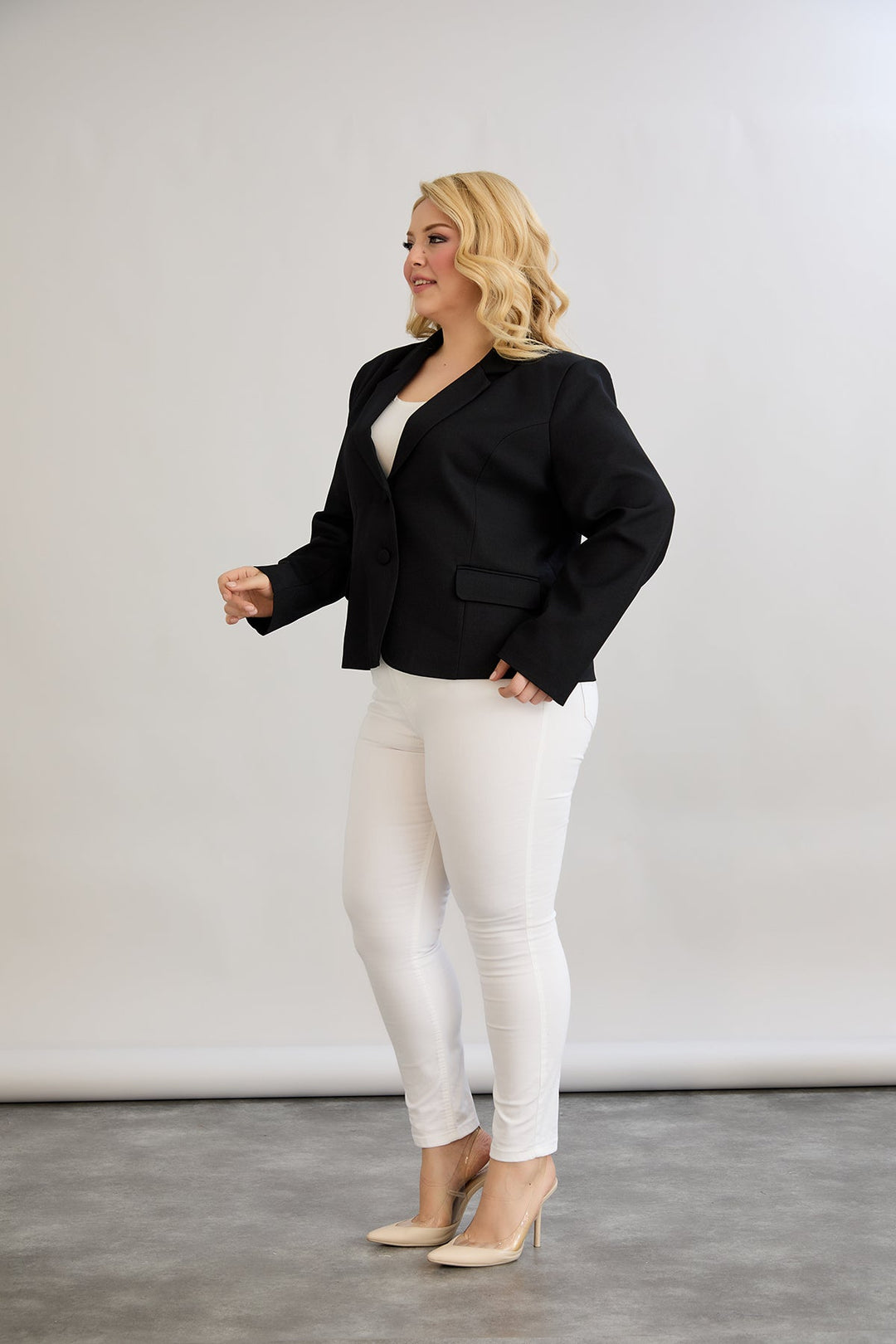 Kratak pamučni sako modernog kroja Veći brojevi - Crna