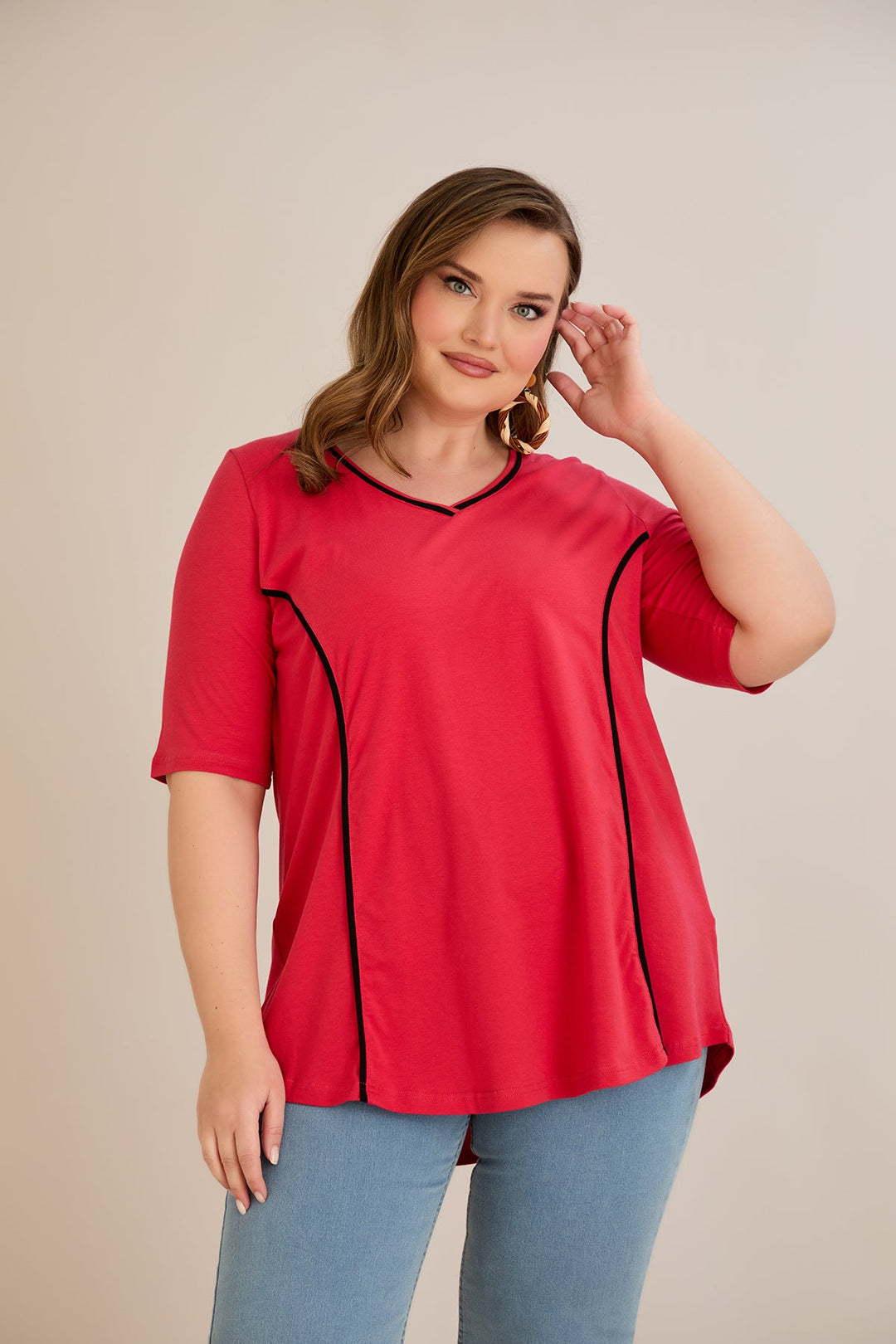 Pamučna bluza A-kroja s kontrastnim detaljima i kratkim rukavima –
 koraljna.