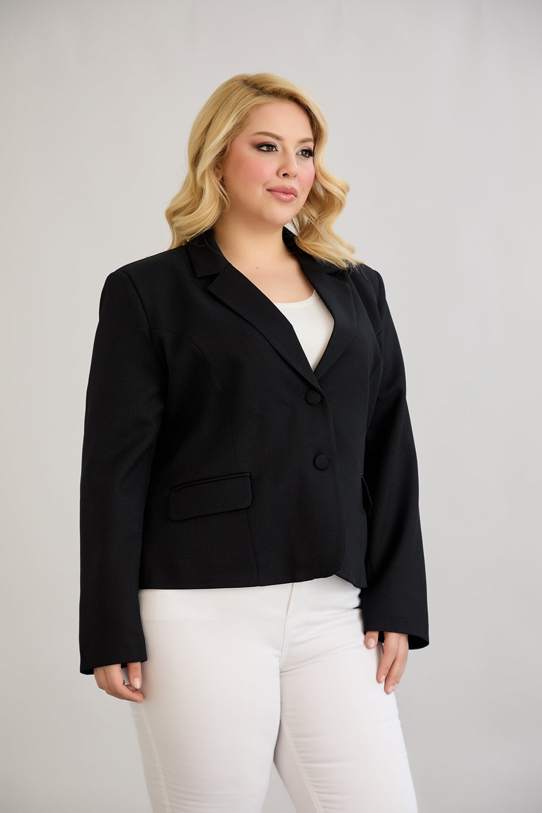 Kratak pamučni sako modernog kroja Veći brojevi - Crna