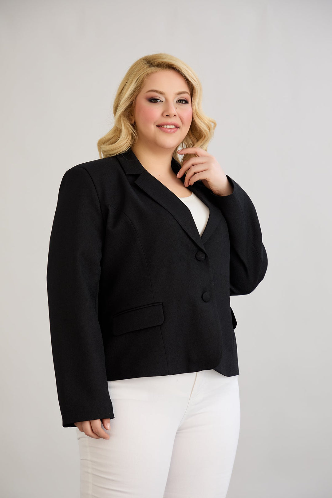 Kratak pamučni sako modernog kroja Veći brojevi - Crna