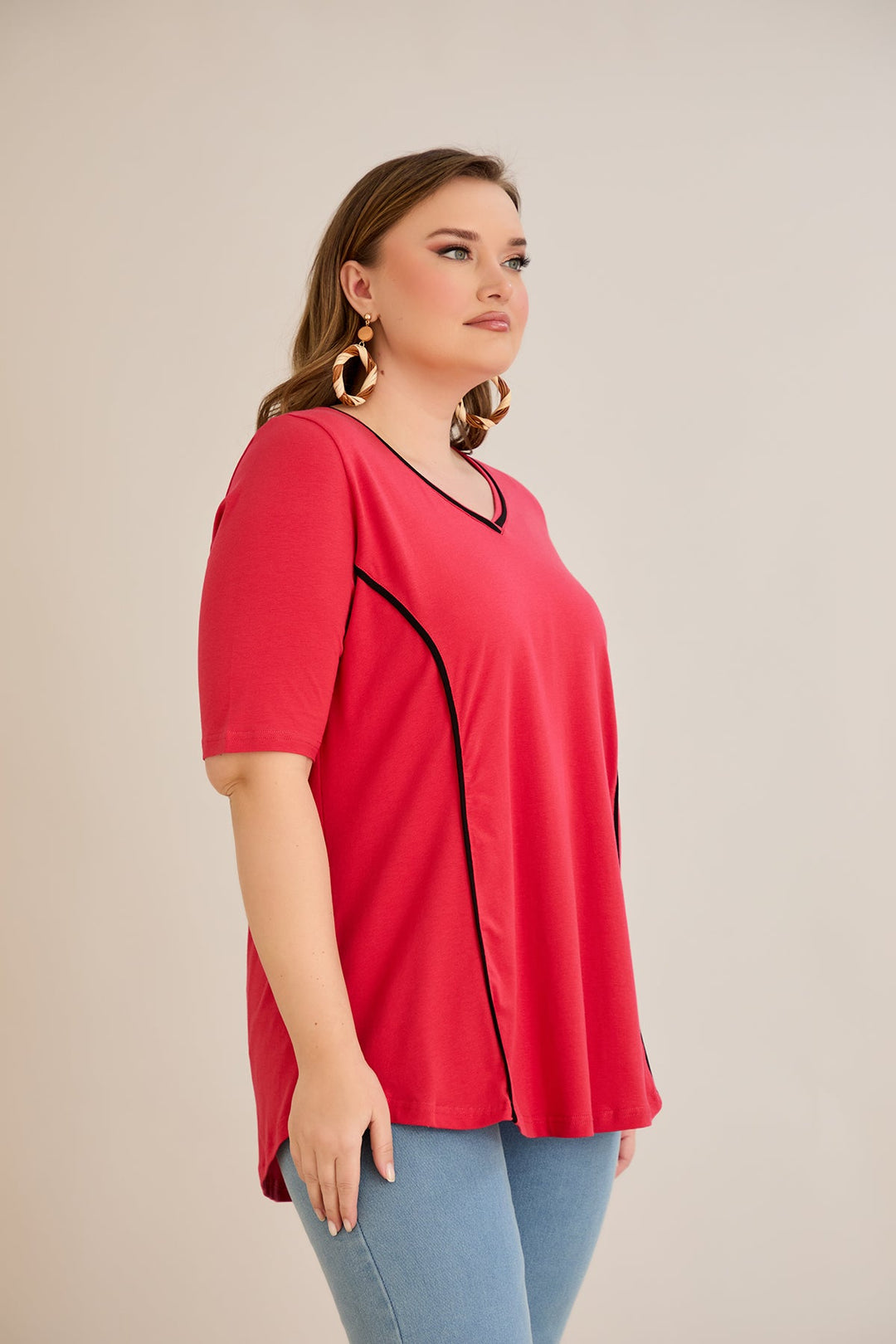 Pamučna bluza A-kroja s kontrastnim detaljima i kratkim rukavima –
 koraljna.