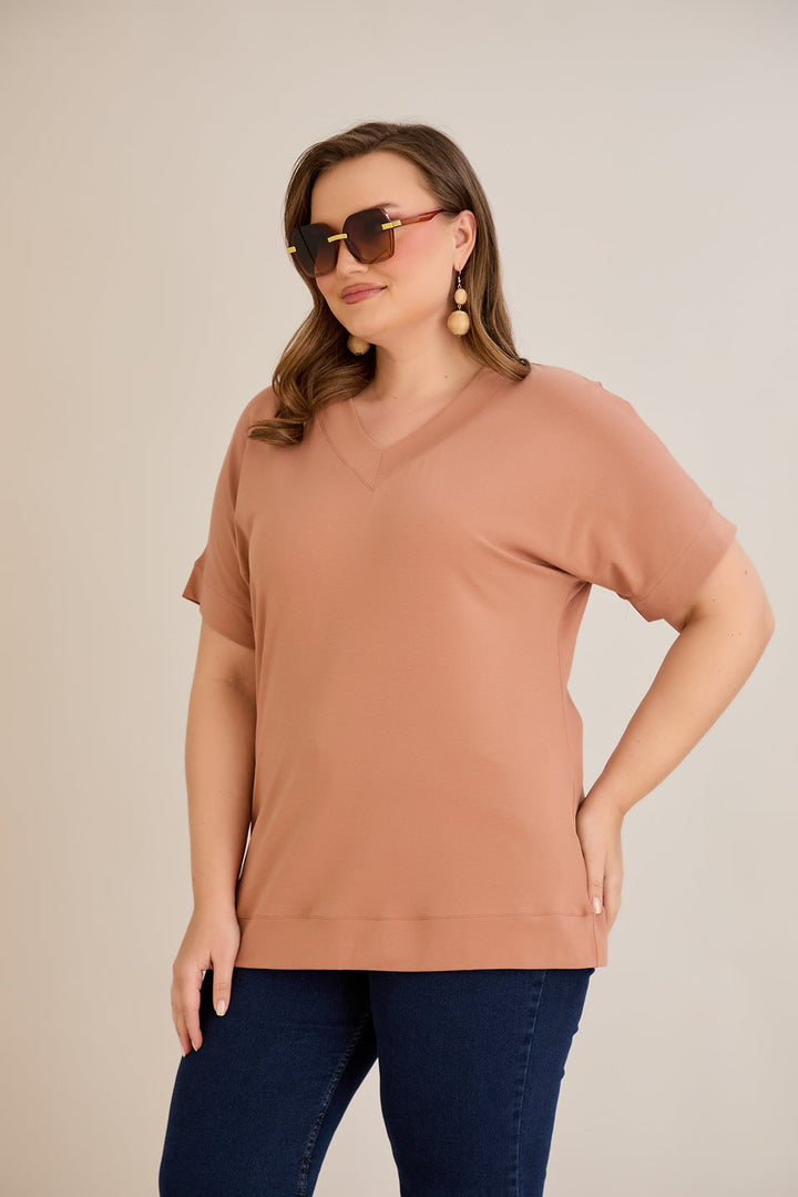 Pamučna majica s V-izrezom - karamel boja