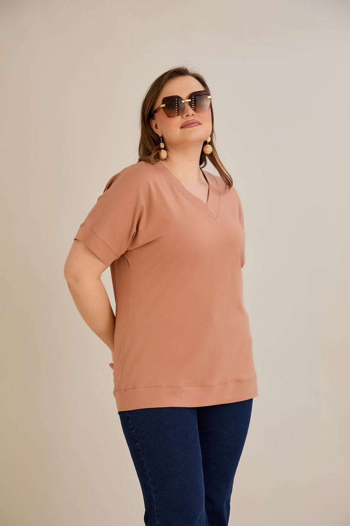 Pamučna majica s V-izrezom - karamel boja