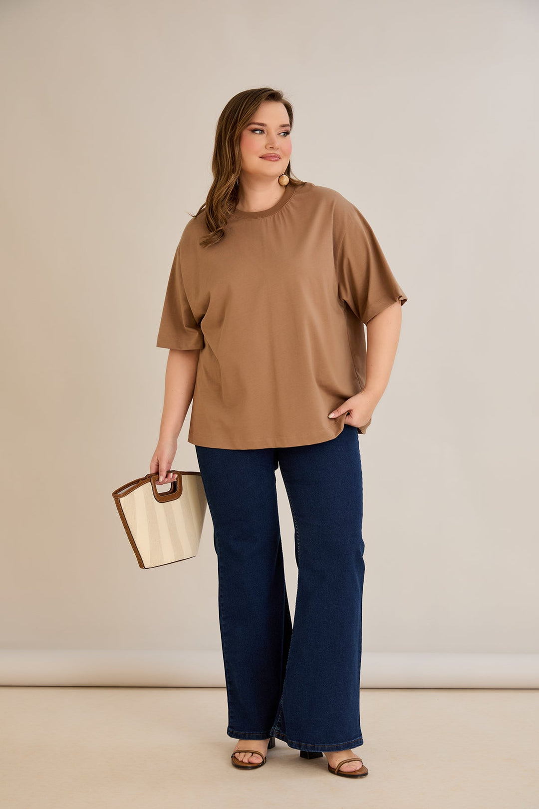 Pametna (100%) oversized majica - Smeđa 10355