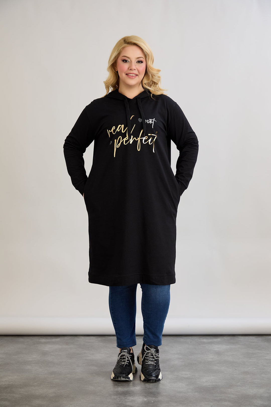 Pamukasta tunika-haljina s zlatnim natpisom za žene krupnijih dimenzija XXXXL