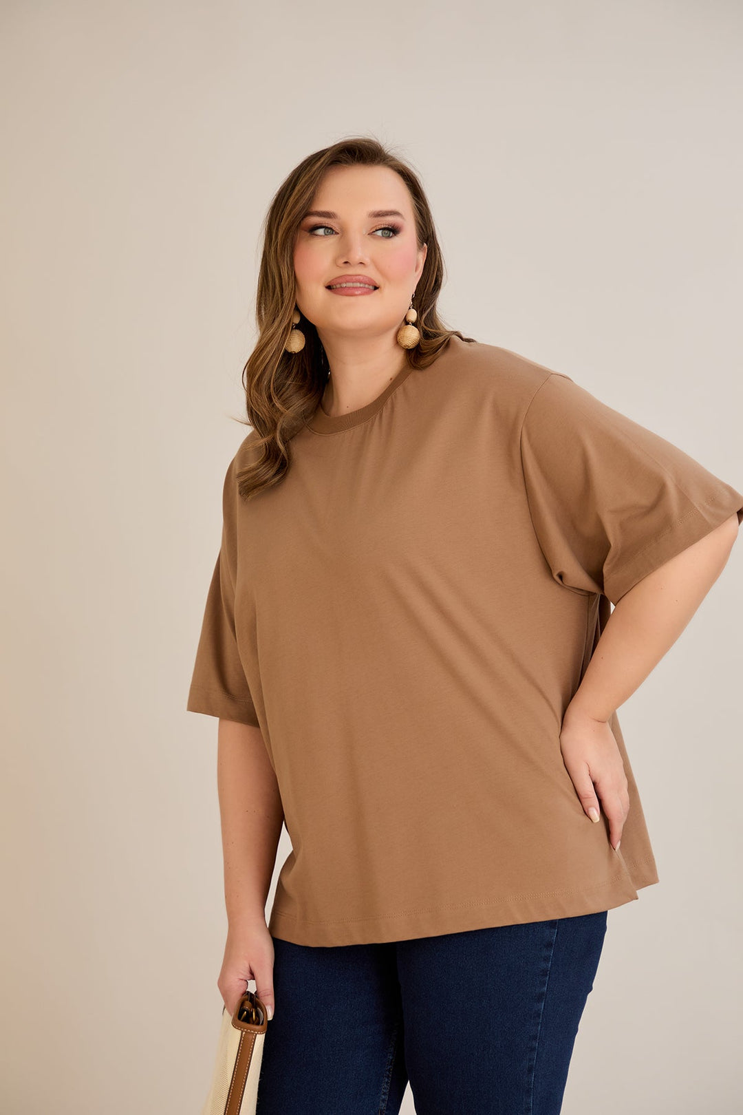 Pametna (100%) oversized majica - Smeđa 10355