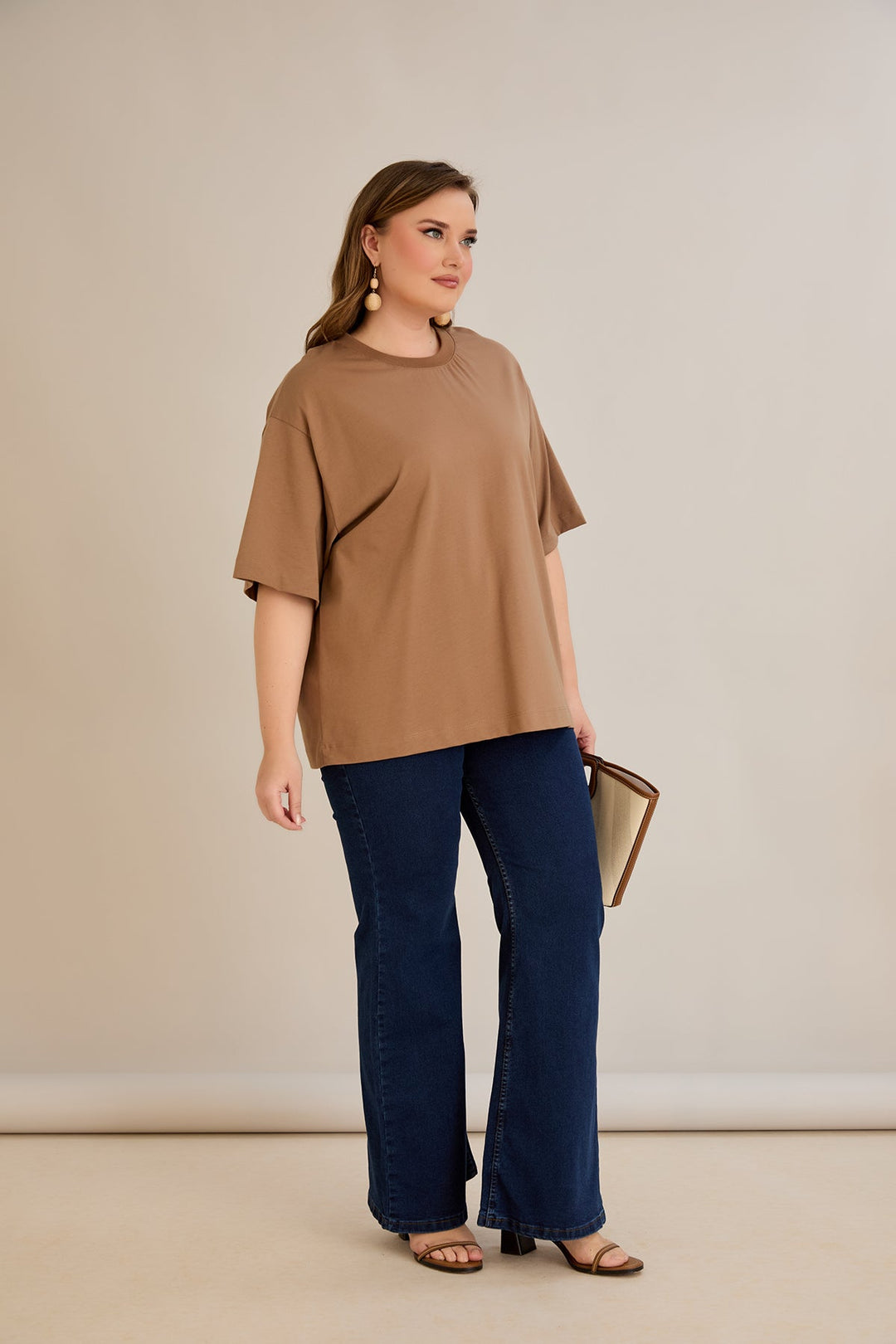 Pametna (100%) oversized majica - Smeđa 10355